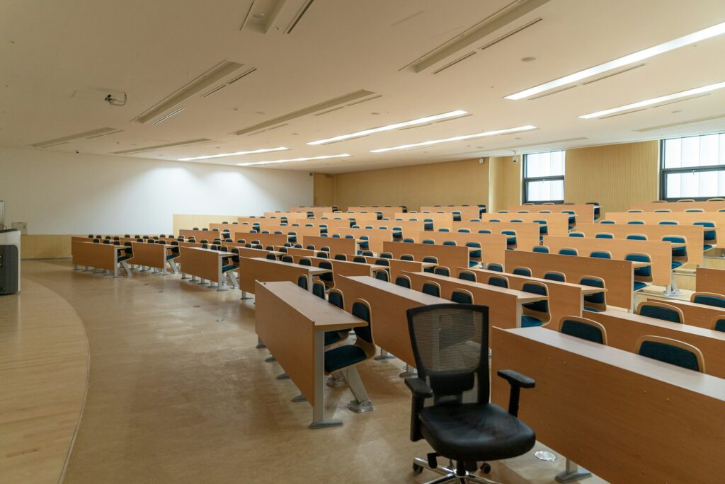 浅倉美恩は早稲田大学で商学部？